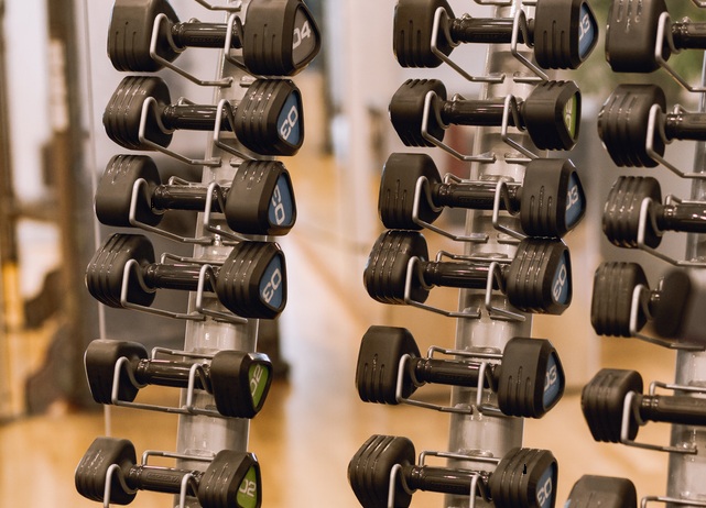 Hantelställ i mitt gym